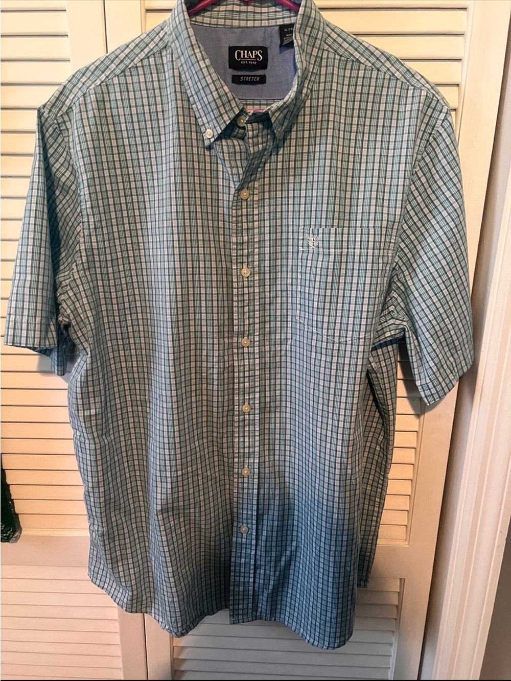 Chaps Men’s Blue and White Plaid Short-Sleeve Button-Down Shirt